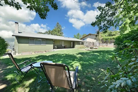 1536 Cambridge Circle Medford OR 97504