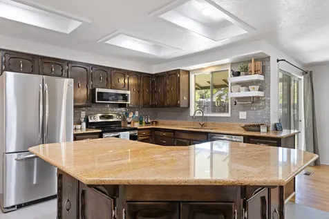1536 Cambridge Circle Medford OR 97504
