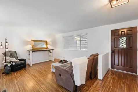 1536 Cambridge Circle Medford OR 97504