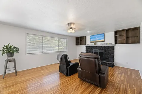 1536 Cambridge Circle Medford OR 97504