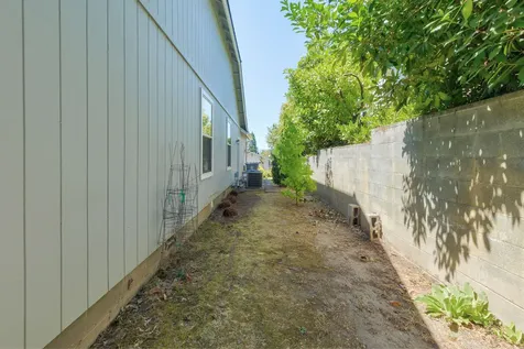 831 NE Piedmont Avenue Grants Pass OR 97526