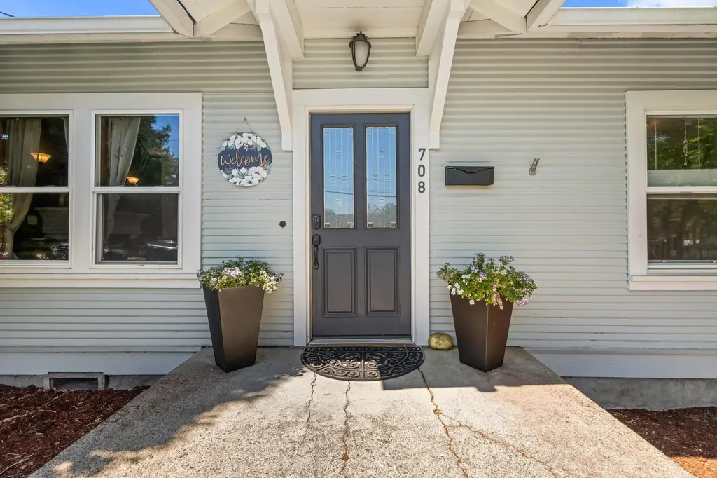 708 S Peach Street Medford OR 97501