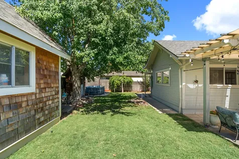 708 S Peach Street Medford OR 97501