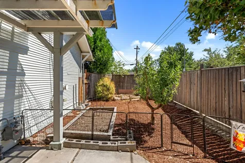 708 S Peach Street Medford OR 97501