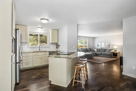 742 SE Sun Lane Bend OR 97702