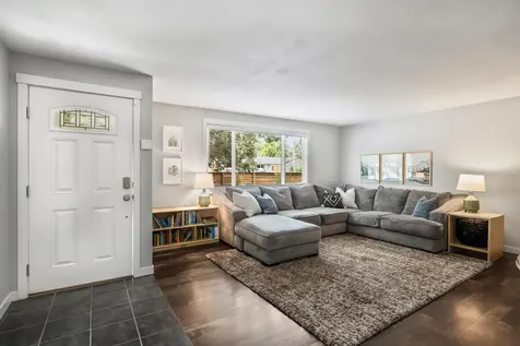 742 SE Sun Lane Bend OR 97702