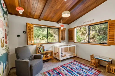 694 Timberlake Drive Ashland OR 97520
