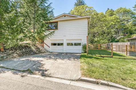 1015 Oneida Circle Ashland OR 97520