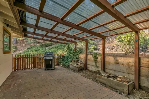 1015 Oneida Circle Ashland OR 97520