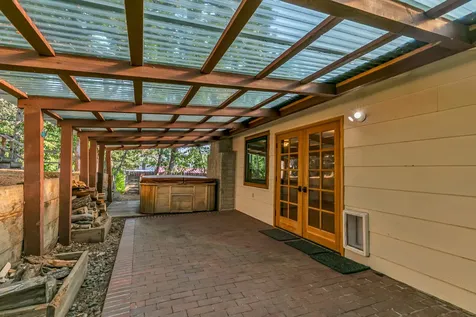 1015 Oneida Circle Ashland OR 97520