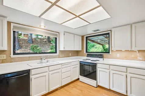 1015 Oneida Circle Ashland OR 97520