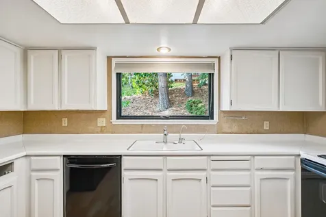 1015 Oneida Circle Ashland OR 97520