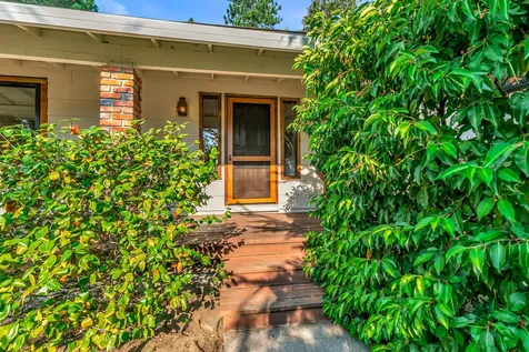 1015 Oneida Circle Ashland OR 97520