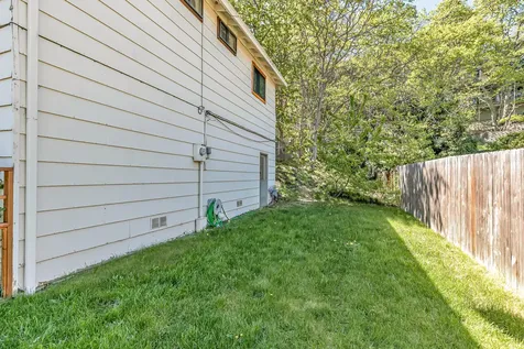 1015 Oneida Circle Ashland OR 97520