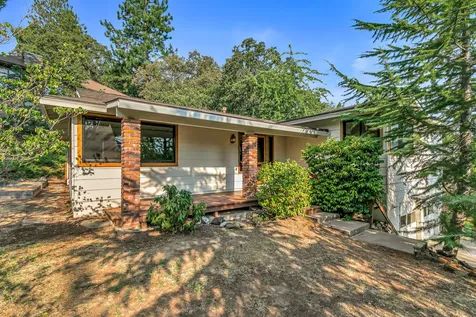 1015 Oneida Circle Ashland OR 97520