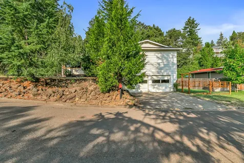1015 Oneida Circle Ashland OR 97520
