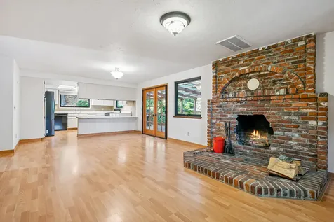 1015 Oneida Circle Ashland OR 97520
