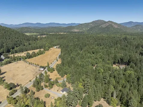 781 Cheney Creek Road Grants Pass OR 97527