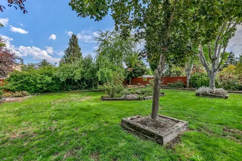3004 Cheltenham Way Medford OR 97504