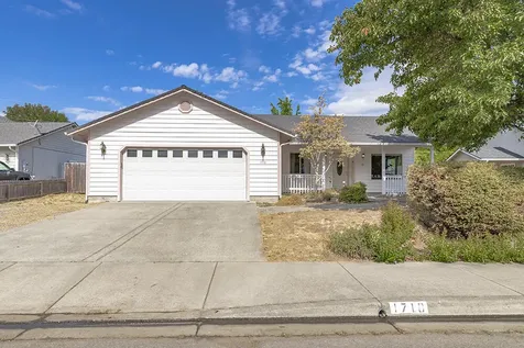 1710 Blue Moon Lane Grants Pass OR 97527