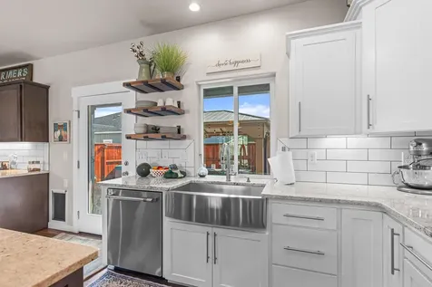 617 Tivoli Drive Medford OR 97501