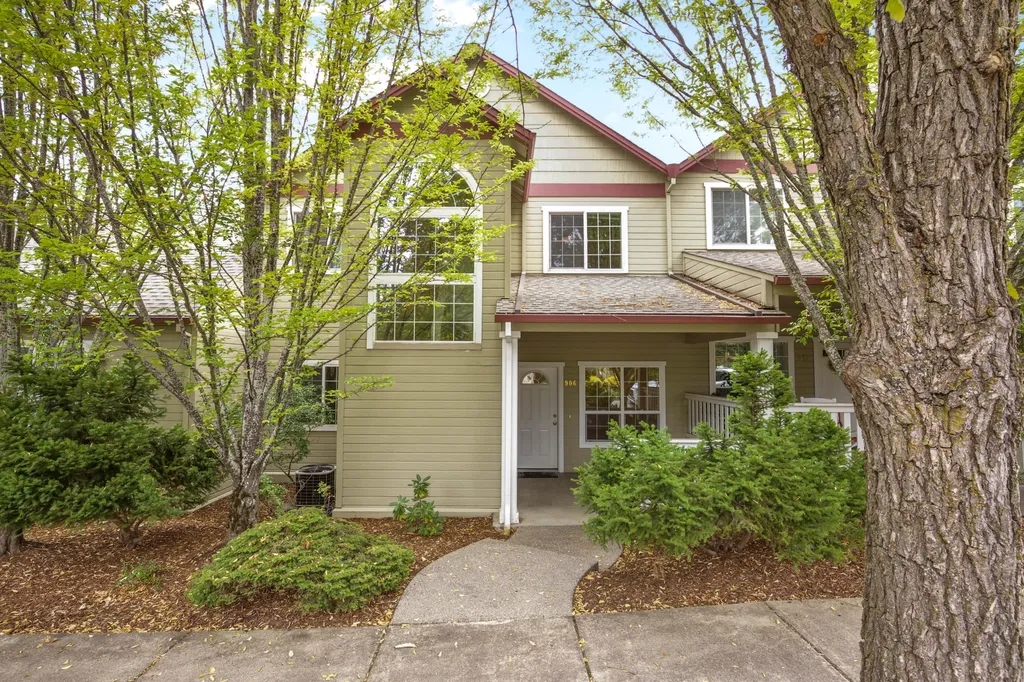 906 Mary Jane Avenue Ashland OR 97520