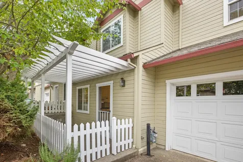 906 Mary Jane Avenue Ashland OR 97520