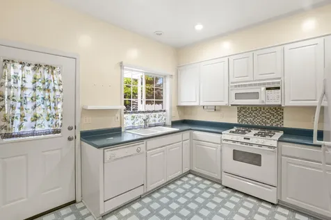 906 Mary Jane Avenue Ashland OR 97520
