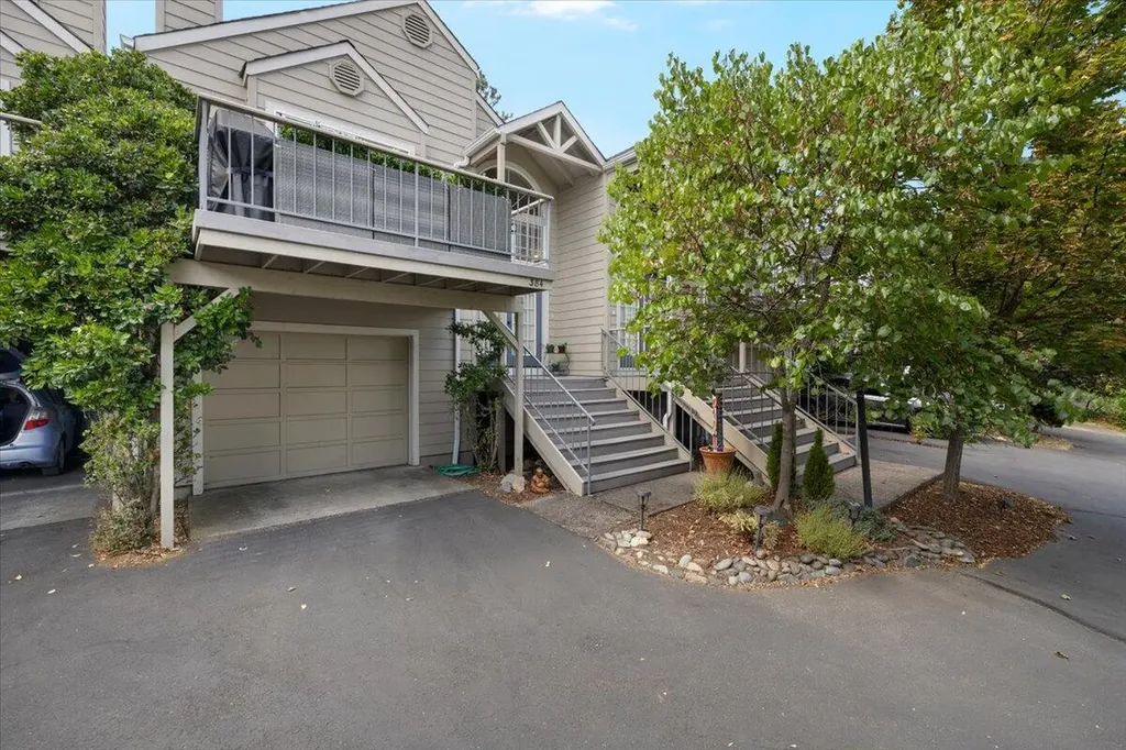 384 Glenn Street Ashland OR 97520