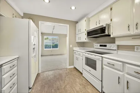 121 Meadow View Drive Phoenix OR 97535
