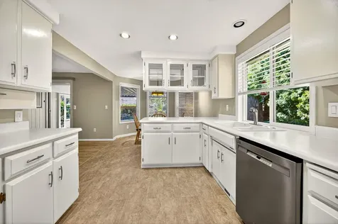 121 Meadow View Drive Phoenix OR 97535