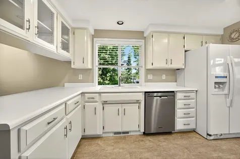 121 Meadow View Drive Phoenix OR 97535