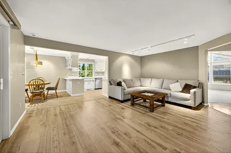 121 Meadow View Drive Phoenix OR 97535