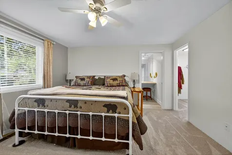 121 Meadow View Drive Phoenix OR 97535