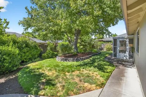 121 Meadow View Drive Phoenix OR 97535