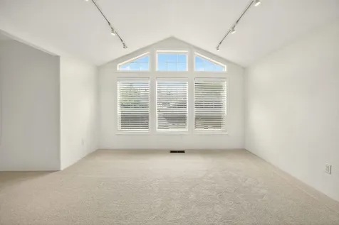 121 Meadow View Drive Phoenix OR 97535