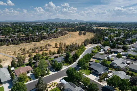 1944 NW Quince Avenue Redmond OR 97756