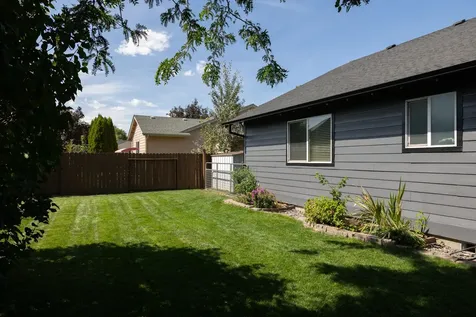 1944 NW Quince Avenue Redmond OR 97756