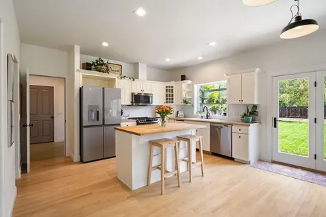 61270 Crescent Court Bend OR 97702