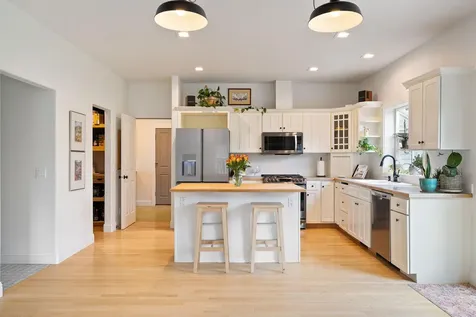 61270 Crescent Court Bend OR 97702