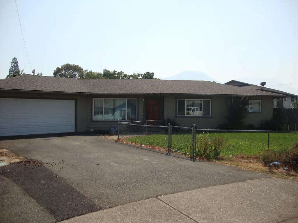 1405 NE Laura Court Grants Pass OR 97526