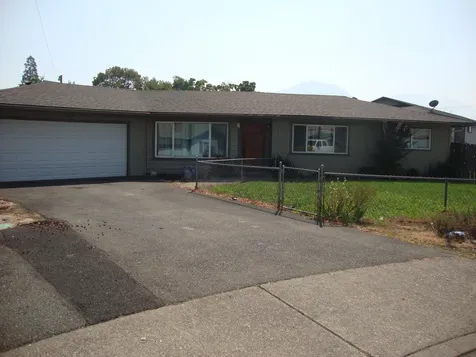 1405 NE Laura Court Grants Pass OR 97526