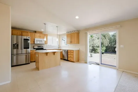 835 NE Nickernut Avenue Redmond OR 97756