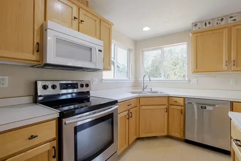 835 NE Nickernut Avenue Redmond OR 97756