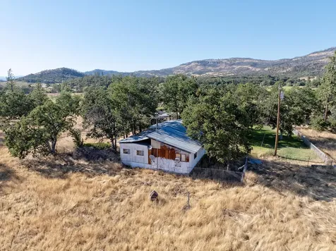 1300 Worthington Road Eagle Point OR 97524