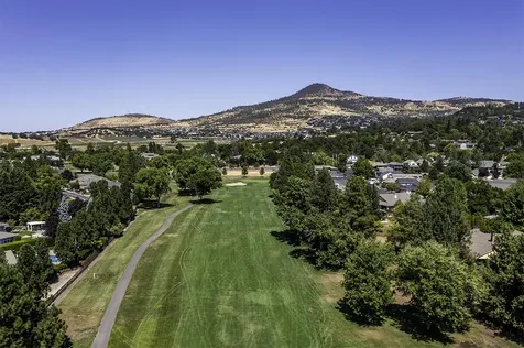 250 Briarwood Lane Medford OR 97504