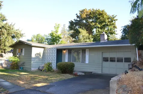 1112 NW Bellevue Place Grants Pass OR 97526