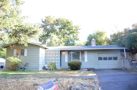 1112 NW Bellevue Place Grants Pass OR 97526