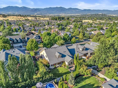 3909 Crystal Springs Drive Medford OR 97504