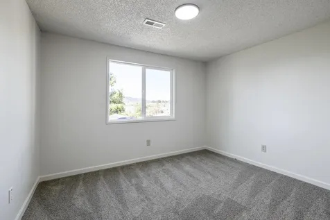 1956 N Eldorado Avenue Klamath Falls OR 97601